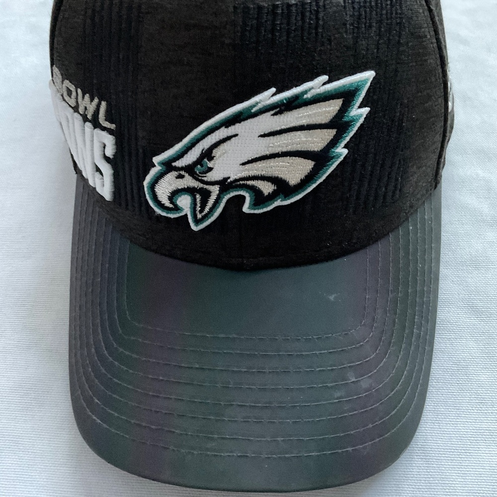 EAGLES SUPER BOWL LII (52) CHAMPIONS!  V Good Velcro adjustable hat.  Dark grey.